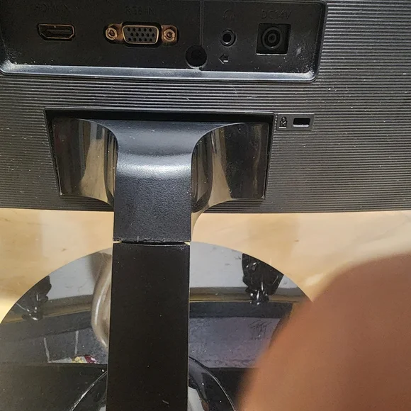 Monitor - Picture 4 of 4